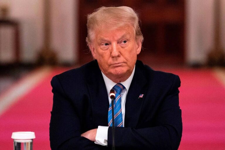 درباره این مقاله بیشتر بخوانید ترامپ نیروهای بیشتری به خاورمیانه اعزام می‌کند؛ هشدار به جمهوری اسلامی به دلیل حمایت از حوثی‌های یمن