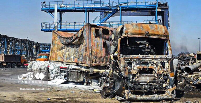 درباره این مقاله بیشتر بخوانید 🔵 روزنامه پیام ما در گزارش میدانی که امروز از بندر شهیدرجایی منتشر کرده، نوشته: یکی از پیمانکاران به ما می‌گفت ۲۰ نفر از کارگرانم نیستند، اما ‎جرئت ندارم بگویم.