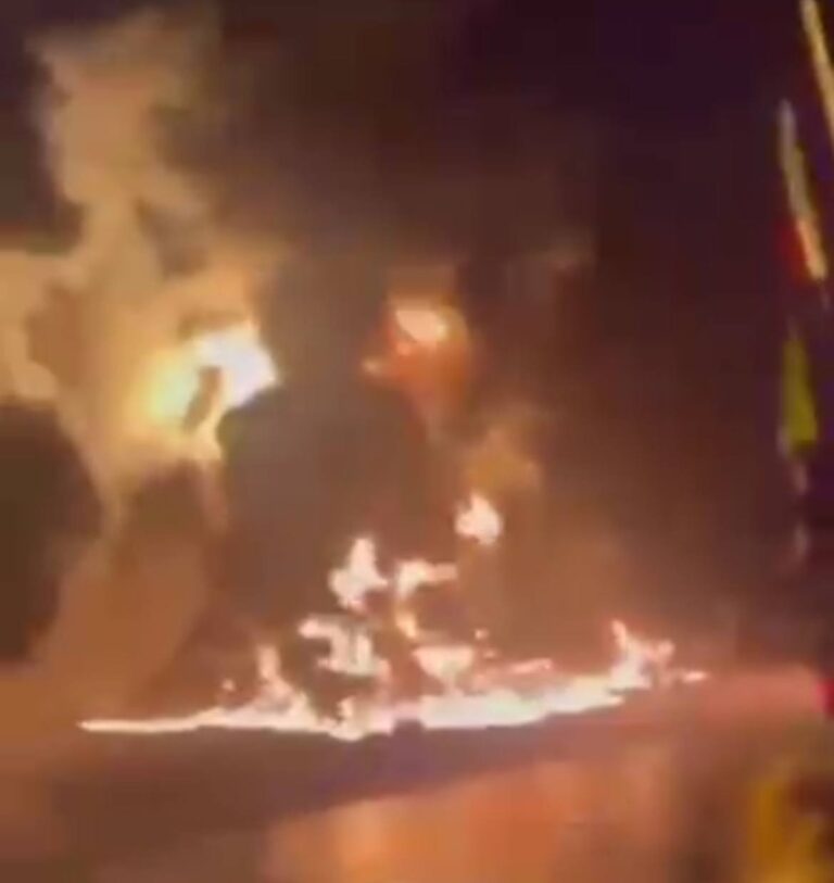 درباره این مقاله بیشتر بخوانید 🔴 رسانه‌های یمنی گزارش می‌دهند که حملات هوایی اسرائیل به ساختمان ترمینال فرودگاه بین‌المللی صنعا و انهدام هواپیماها انجام شده است.