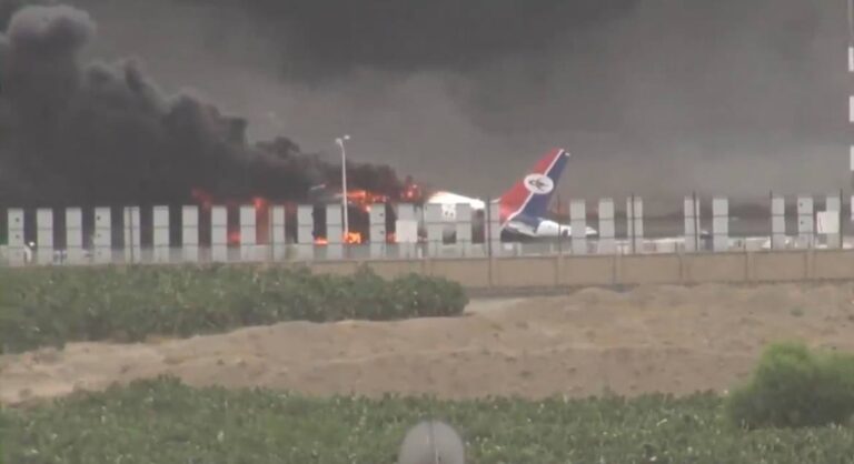 درباره این مقاله بیشتر بخوانید 🔴هواپیماهای مسافربری یمنی همچنان در فرودگاه صنعاء در حال سوختن