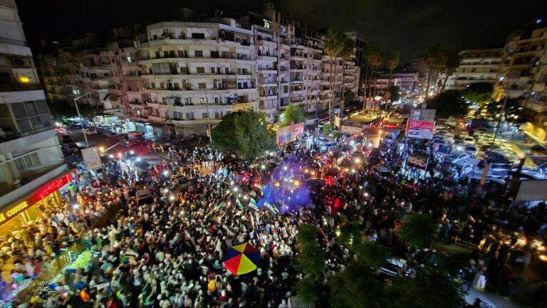 درباره این مقاله بیشتر بخوانید 🔴جشن مردم لاذقیه سوریه پس از اعلام رفع تحریم های آمریکا از سوی ترامپ