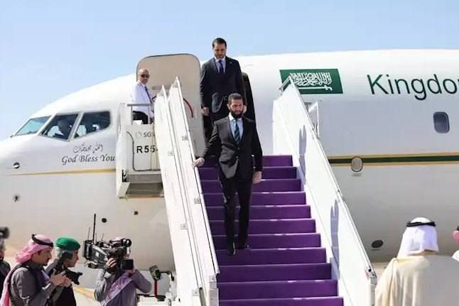 درباره این مقاله بیشتر بخوانید 🔴احمد الشرع رئیس جمهور سوریه برای دیدار با دونالد ترامپ رئیس جمهور آمریکا وارد ریاض پایتخت عربستان سعودی شد.