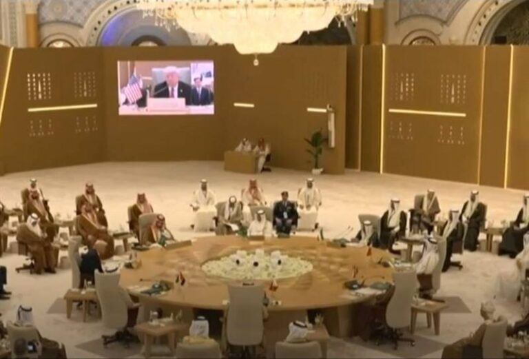 درباره این مقاله بیشتر بخوانید ترامپ شرط توافق با ایران را اعلام کرد: توقف حمایت از گروه‌های نیابتی و کنار گذاشتن برنامه هسته‌ای