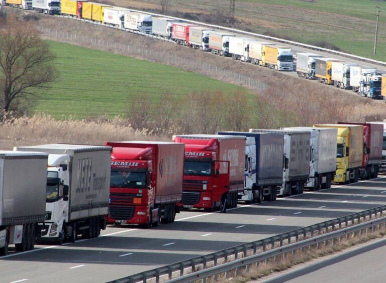 درباره این مقاله بیشتر بخوانید افزایش کرایهٔ کامیون‌ها از فارس شروع شد