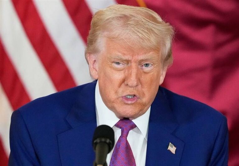 درباره این مقاله بیشتر بخوانید ترامپ از پوتین فاصله می‌گیرد؛ تهدید به تحریم‌های جدید علیه روسیه بر سر جنگ اوکراین