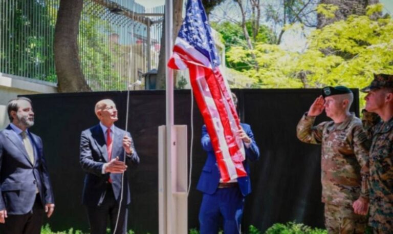 درباره این مقاله بیشتر بخوانید پرچم آمریکا برای نخستین بار از ۲۰۱۲ در دمشق به اهتزاز درآمد