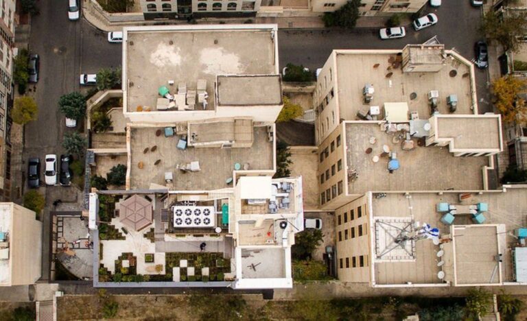 درباره این مقاله بیشتر بخوانید سیل آگهی فروش پشت بام / متری ۳۷ میلیون تومان ناقابل!