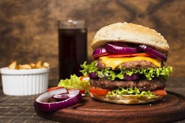 درباره این مقاله بیشتر بخوانید قیمت همبرگر به ۸۰۰ هزار تومان رسید!