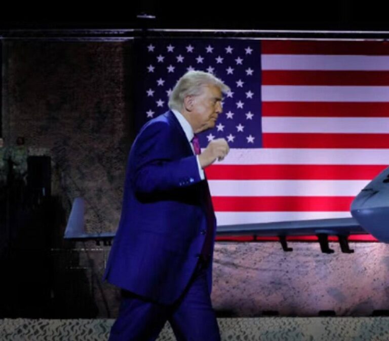 درباره این مقاله بیشتر بخوانید بازگشت سریع تحریم‌های آمریکا علیه ایران؛ ترامپ توقف تحریم‌ها را لغو کرد