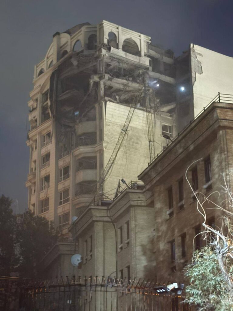 درباره این مقاله بیشتر بخوانید 👈تصاویر مربوط به کاخ شمخانی در کامرانیه