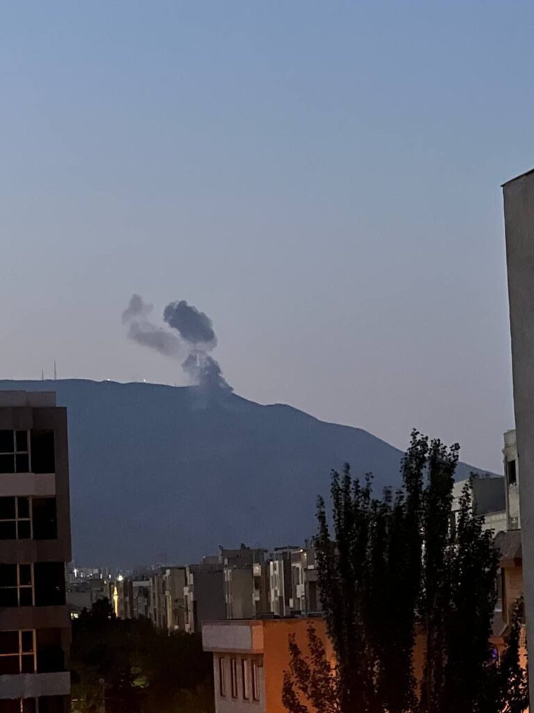 درباره این مقاله بیشتر بخوانید تصاویری از حمله هوایی به سایت راداری نزدیک شهر قدس تهران؛ نابودی شبکه پدافندی غرب پایتخت