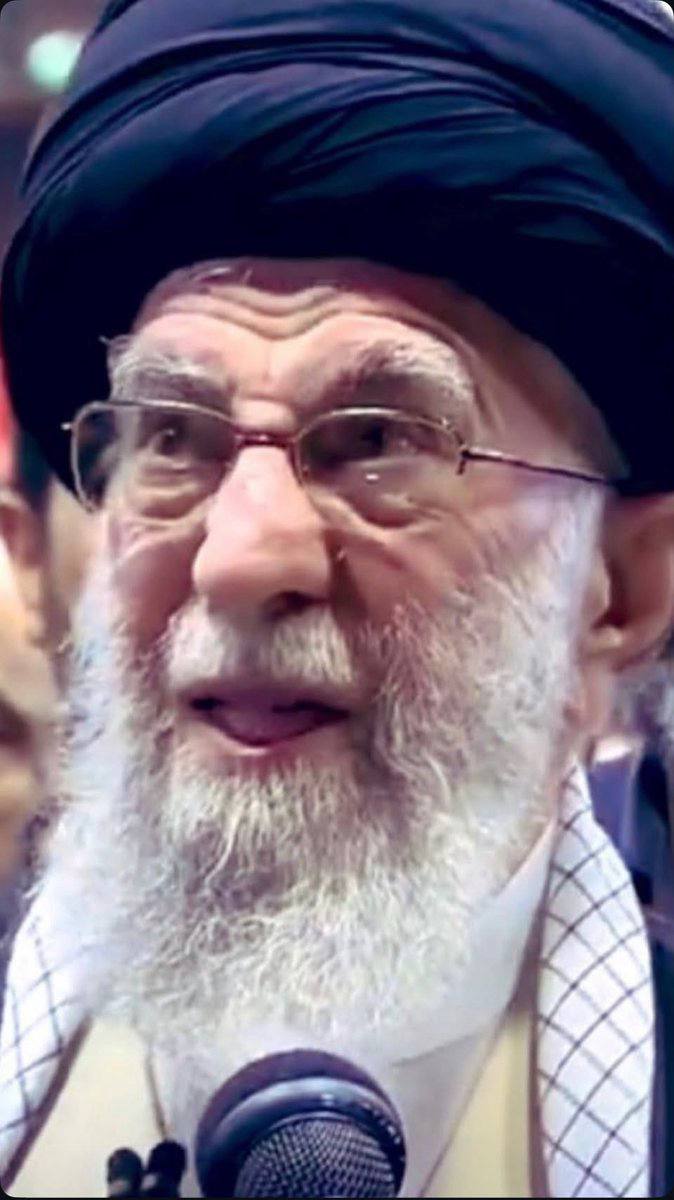 درباره این مقاله بیشتر بخوانید سی ان ان به اطلاعاتی دست یافته است که نشان می‌دهد علی‌اصغر حجازی، قائم مقام دفتر علی خامنه‌ای، به همراه چند مقام ارشد دیگر، در حال مذاکره با مقام‌های روسیه هستند تا در صورت لزوم، خود و خانواده‌شان از کشور خارج کنند.