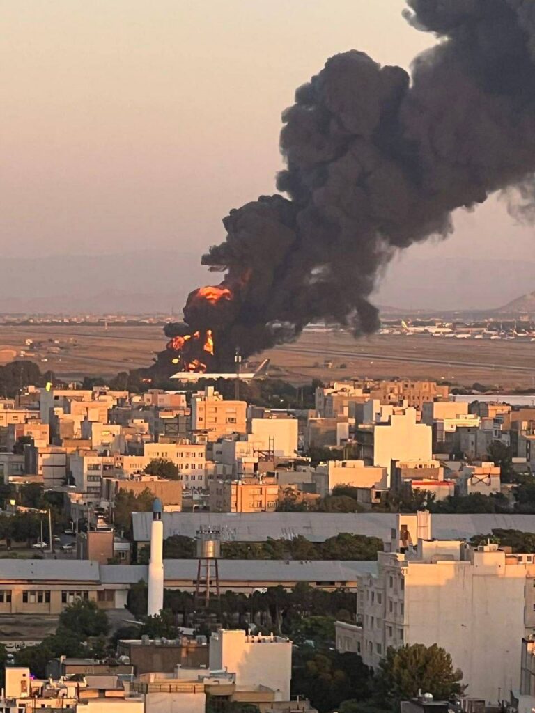 درباره این مقاله بیشتر بخوانید فرودگاه مشهد توسط هواپیماهای اسرائیلی بمباران شد