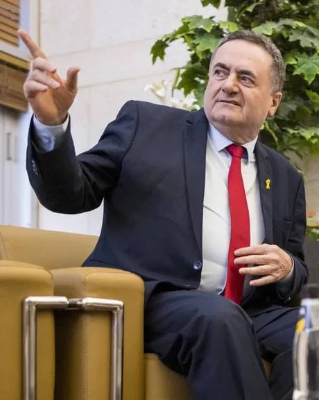 درباره این مقاله بیشتر بخوانید وزیر دفاع اسرائیل: دیکتاتور ایران در تمامی جبهه‌ها فلج شده است