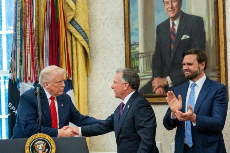 درباره این مقاله بیشتر بخوانید 🔴به گزارش نیویورک تایمز، ترامپ گزینه‌های خود را آماده کرده است: