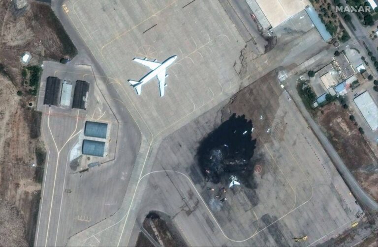 درباره این مقاله بیشتر بخوانید 🔺تصویر ماهواره‌ای باکیفیت از سوخترسان بوئینگ ۷۰۷ منهدم شده در مشهد