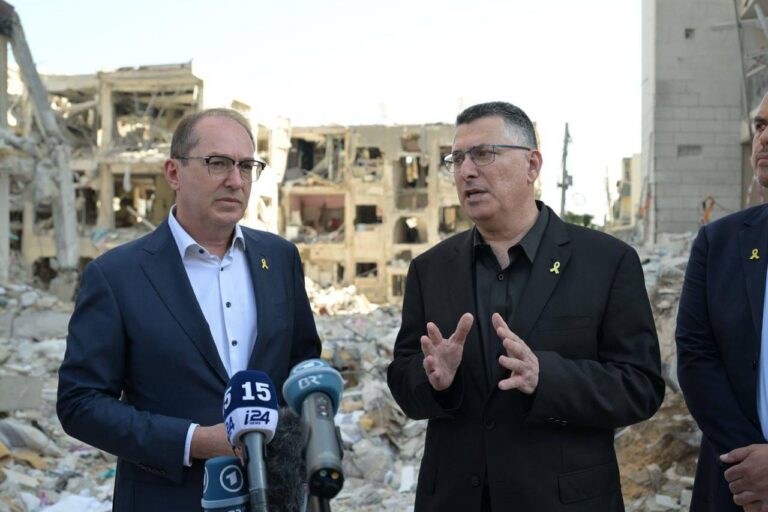 درباره این مقاله بیشتر بخوانید آلمان: از حملات اسرائیل به تأسیسات هسته‌ای جمهوری اسلامی حمایت می‌کنیم؛ تهدید این رژیم فراتر از اسرائیل، متوجه اروپاست