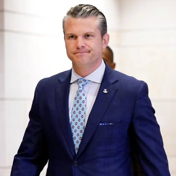 درباره این مقاله بیشتر بخوانید وزیر دفاع آمریکا: حمله به تأسیسات هسته‌ای جمهوری اسلامی و نابوی آن، نمایش قدرت نظامی ایالات متحده بود