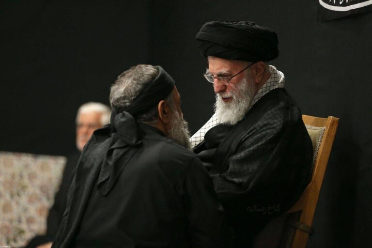 درباره این مقاله بیشتر بخوانید 🔴 وقتیکه ویرانگر ایران از سوراخ موش بیرون آمده و برای عوامفریبی از هفت تیرکش می خواهد قطعه ای ایران… را بخواند