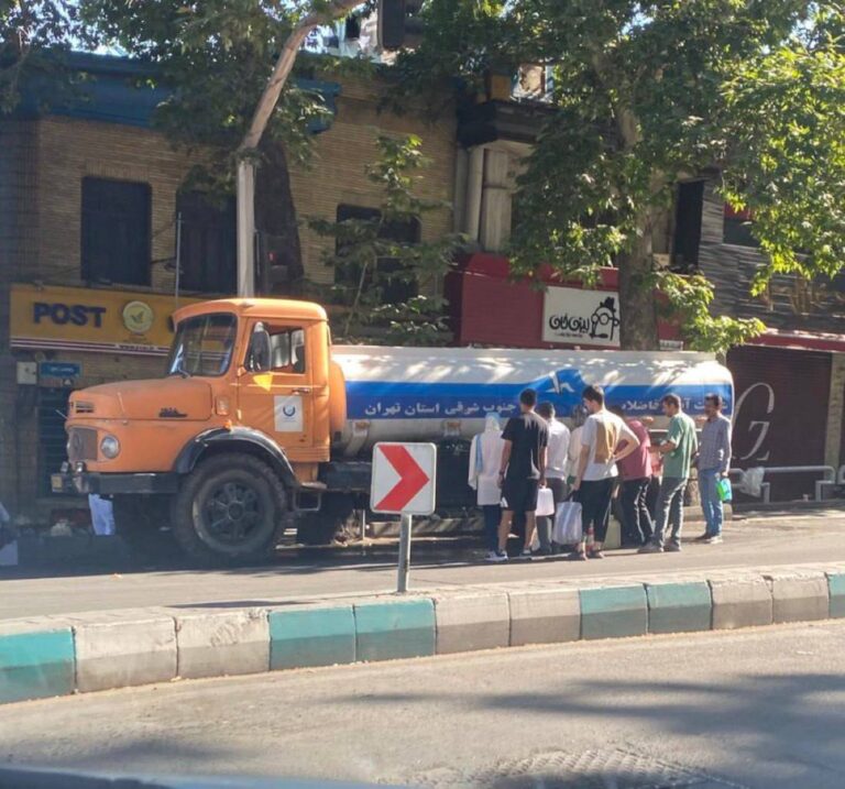 درباره این مقاله بیشتر بخوانید به لطف آخوند به چند صد سال قبل برمیگردیم