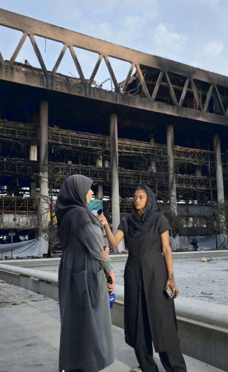 درباره این مقاله بیشتر بخوانید به اسم خبرنگار چند آمریکایی را برای تبلیغات رژیم بردند صدا و سیمای سوخته!