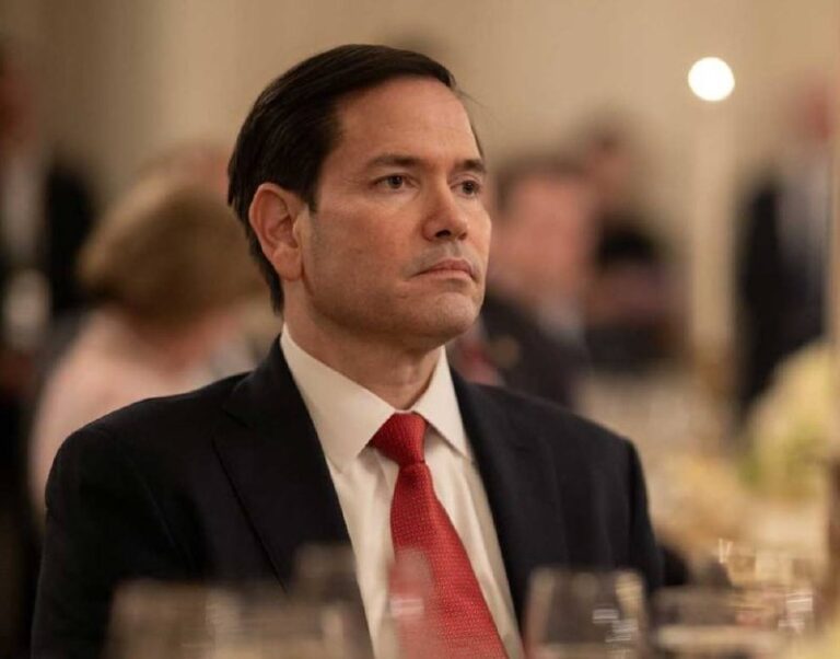 درباره این مقاله بیشتر بخوانید جمهوری اسلامی، گرفتار محاصره جهانی؛ اجرای مکانیسم ماشه همچنان در دستور کار