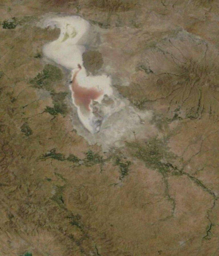 درباره این مقاله بیشتر بخوانید تصویر ماهواره‌ای از دریاچه ارومیه که بعد از ۴۰,۰۰۰ سال به صورت کامل خشک شد!