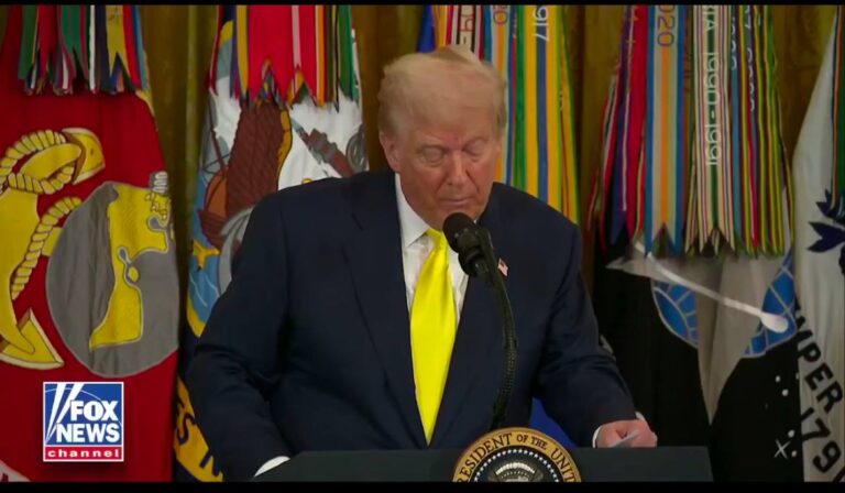 درباره این مقاله بیشتر بخوانید ترامپ بعد از تمسخر خامنه‌ای، این بار به سلیمانی تاخت: «سلیمانی کو؟ سلیمانی کجاست؟»