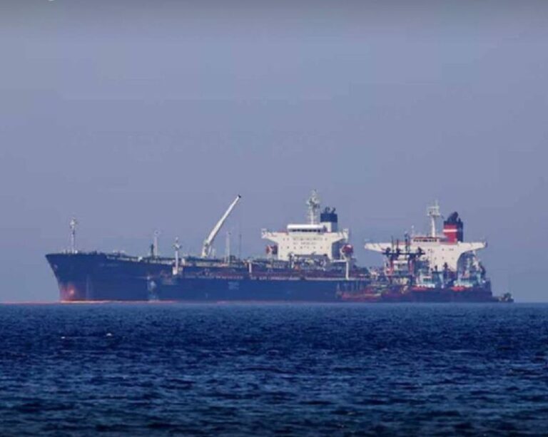 درباره این مقاله بیشتر بخوانید انباشت بی‌سابقه نفت ایران روی آب؛ سیگنال کاهش تقاضای خریداران و فشار تحریم‌ها