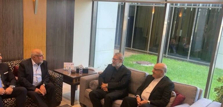 درباره این مقاله بیشتر بخوانید 🟣علی لاریجانی با کاسه گدایی و التماس، از عراق خودش را به بیروت رساند… اما دریغ از یک استقبال رسمی!