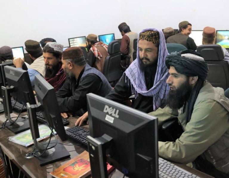 درباره این مقاله بیشتر بخوانید 🔴 دستور قطع اینترنت فیبر نوری برای «جلوگیری از منکرات» !!!