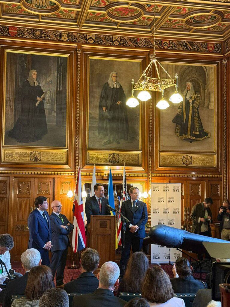 درباره این مقاله بیشتر بخوانید 🔻🔺به نمایش گذاشتن لاشه پهپاد شاهد-۱۳۶ ساخت جمهوری اسلامی در پارلمان بریتانیا توسط سازمان «اتحاد علیه ایران هستهای»