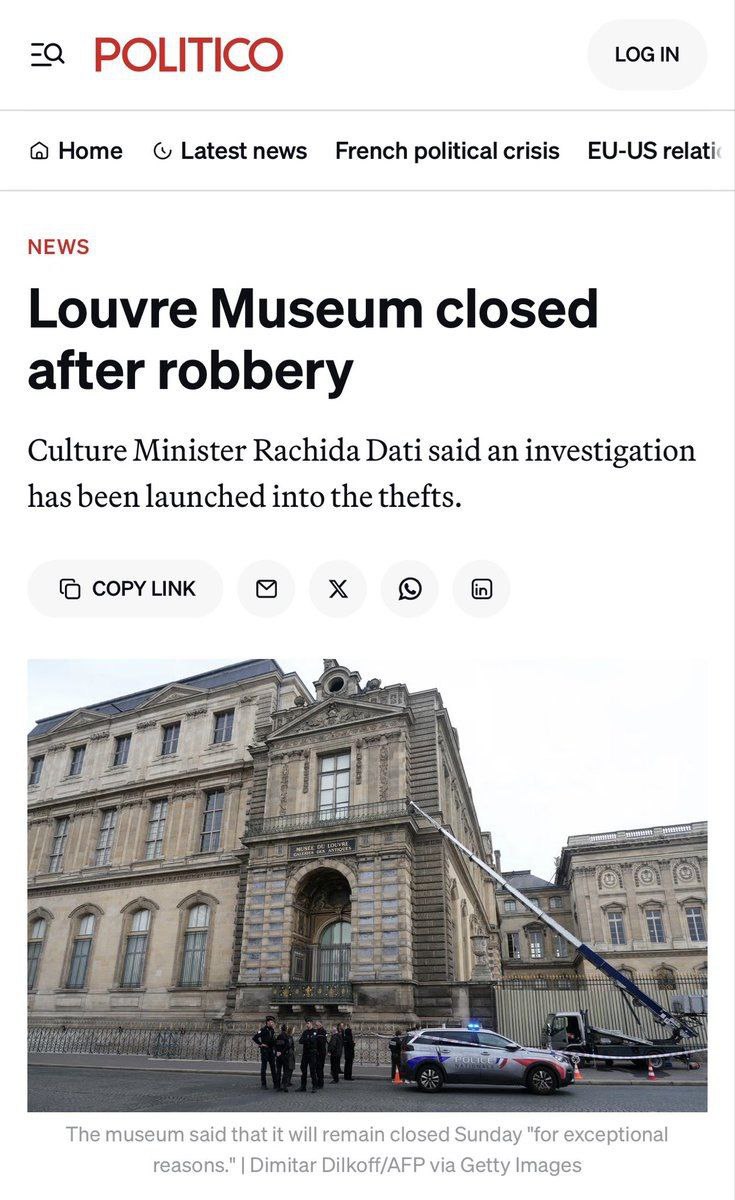 درباره این مقاله بیشتر بخوانید فقط ۷ دقیقه و جواهرات سلطنتی فرانسه دیگه در موزه لوور نیست! دزدها از سمت رود سن با یه بالابر وارد گالری آپولون میشن، با کاتر شیشهها رو میشکنن؛ با ۹ قطعه از مجموعهٔ امپراتور «ناپلئون» و امپراتریس «اُژنی» خارج میشن!