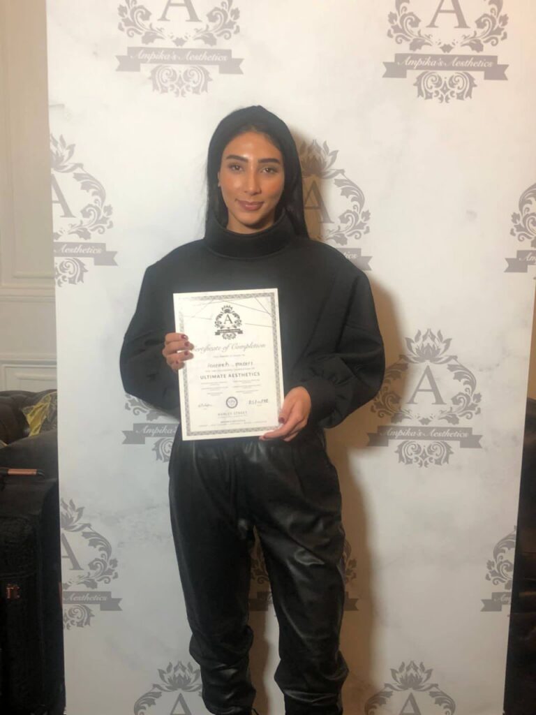 درباره این مقاله بیشتر بخوانید 🔴عکس یادگاری فاطمه شمخانی دختر علی شمخانی در کلاس زیبایی و تزریق بوتاکس و ژل در لندن با نام جعلی فاطمه یوسفی در آذر ۱۴۰۱،  همزمان با کشتار خیابانی مردم توسط ج ا در ایران