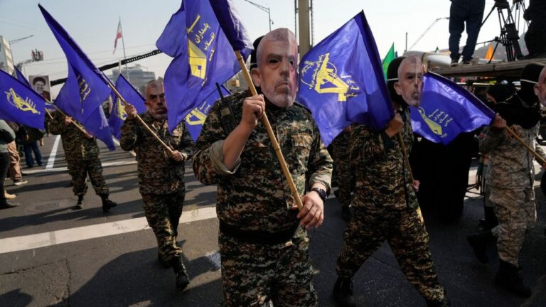 درباره این مقاله بیشتر بخوانید 🔴 موساد: سپاه پاسداران ایران شبکهای با ۱۱ هزار نیرو را برای حمله به اماکن یهودی هدایت میکند