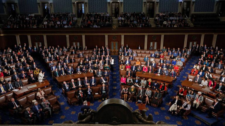 درباره این مقاله بیشتر بخوانید 🔴 سنای آمریکا در حال پیشبرد یک لایحه جدید تحریمی است که هند، چین و دیگر کشورهایی را هدف قرار میدهد که همچنان به تجارت قابل توجه با روسیه ادامه میدهند و احتمالاً شامل ایران نیز خواهد شد.