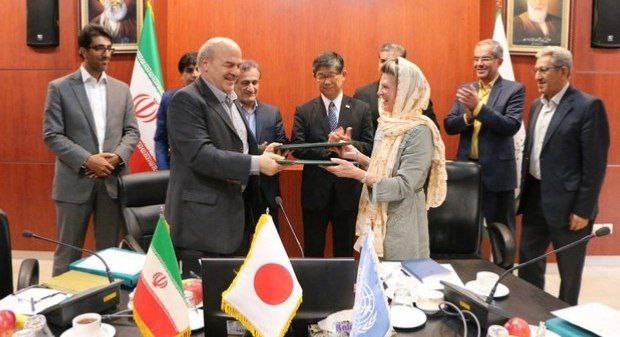 درباره این مقاله بیشتر بخوانید شاید باورتون نشه اما ژاپن طی چندسال اخیر و در چند نوبت مجموعا حدود 1,150,000,000,000 تومان برای احیای دریاچه ارومیه کمک کرده اما معلوم نیست این پول کلان کجا رفته