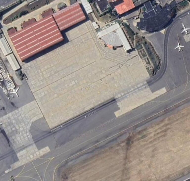 درباره این مقاله بیشتر بخوانید 🔴 ونزوئلا: طبق گفته منابع محلی، طی چهار شب گذشته یک کاروان خودرویی سطحبالا به مجموعه پناهگاههای زیرزمینی واقع در زیر فرودگاه بینالمللی سیمون بولیوار نزدیک کاراکاس رفتوآمد کرده و هر صبح دوباره از آن خارج شده است.