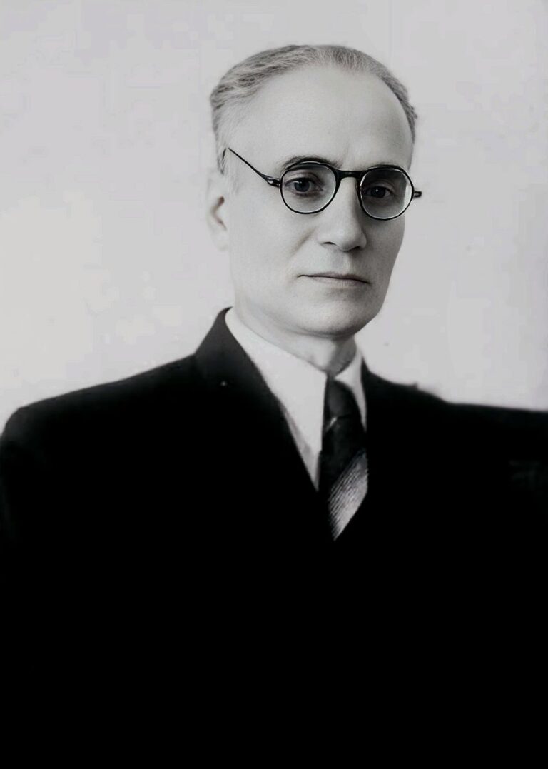 درباره این مقاله بیشتر بخوانید 🔵 احمد کسروی : ما میگوییم دین را از سیاست بیرون کنید، ولی این کافی نیست؛ باید دین را از مدرسه، از دادگستری، از بازار، از کوچه و خیابان هم بیرون کنید.