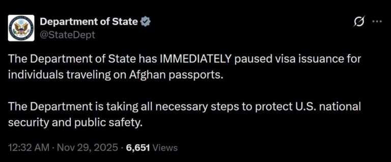 درباره این مقاله بیشتر بخوانید 🔴 وزارت خارجهٔ آمریکا صدور هرگونه ویزا برای افرادی را که با گذرنامهٔ افغان سفر میکنند، متوقف کرده است.