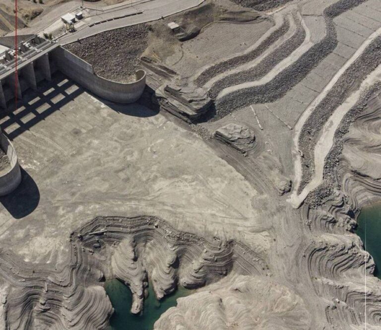 درباره این مقاله بیشتر بخوانید 🔻🔺اگر پایتخت قیام نکند، فاجعه انسانی رخ میدهد! سد کرج به کف رسید؛ بیآبیِ حاصل از سوءمدیریت و فساد ساختاری حکومت»