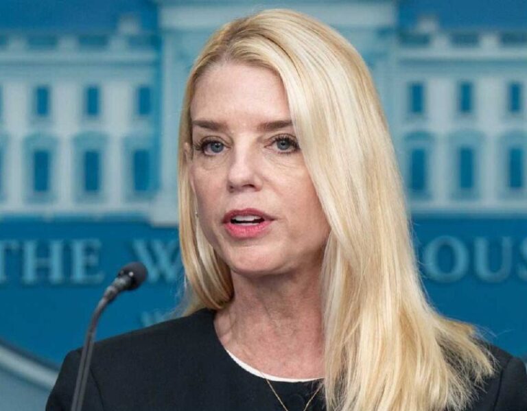 درباره این مقاله بیشتر بخوانید 🔻🔺آمریکا بزرگترین نفتکش تحریمشده مرتبط با جمهوری اسلامی و ونزوئلا را توقیف کرد